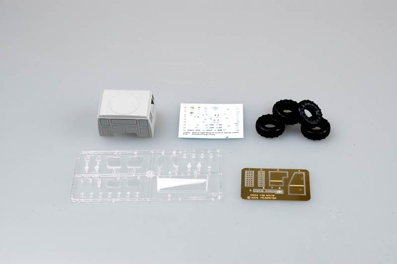 Trumpeter 01004 M1078 Light Medium Tactical Vehicle (LMTV) Standard Cargo Tru 1/35 – image 10
