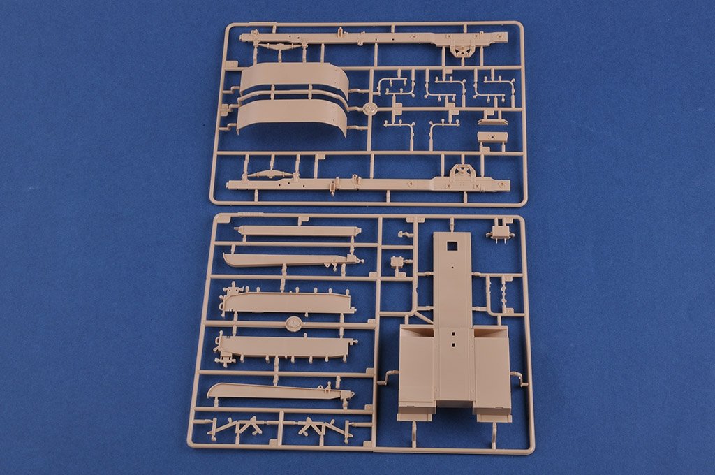 Hobby Boss 85511 Russian KrAZ-260B Tractor with 5P85TE TEL S-300PMU 1/35 – image 6