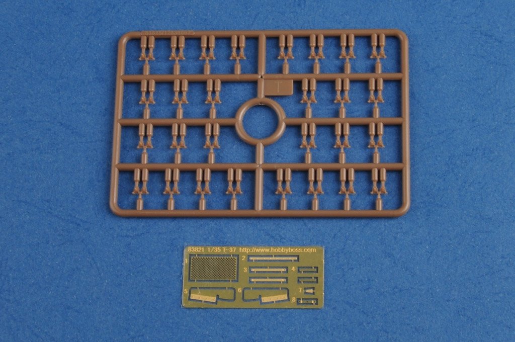 Hobby Boss 83821 Soviet T-37A Light Tank (Izhorsky) 1/35 – zdjęcie 5