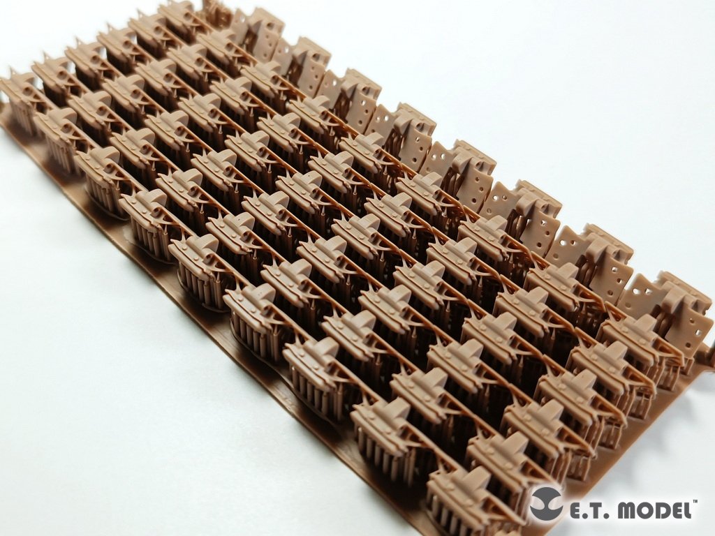 E.T. Model P35-062 WWII German Sd.Kfz.9 18t FAMO Sagged front wheels and Workable Track 1/35 – zdjęcie 8