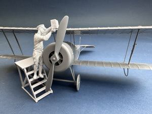 Copper State Models F32-054 RNAS mechanic with a can 1/32 – zdjęcie 2
