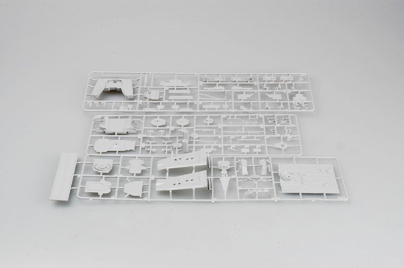 Trumpeter 04520 Russian Cruiser Admiral Ushakov (ex-Kirov) 1/350 – image 5