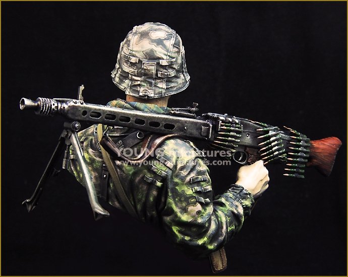 Young Miniatures YM1869 Waffen SS Young Machine Gunner 1944 1/10 – zdjęcie 4