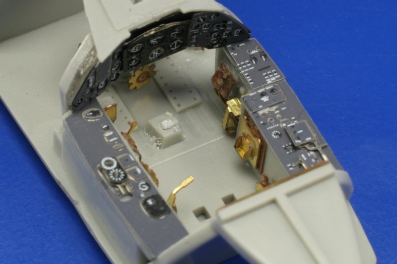 Eduard SS238 Wyvern S.4 1/72 TRUMPETER – image 3