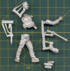 Toro 35F143 PKW Afganistan - Żołnierz jednostek specjalnych z szablą 1/35