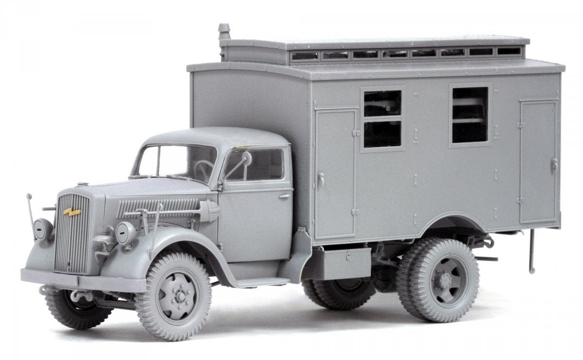 Dragon 6790 WWII German Ambulance Truck 1/35 – image 3