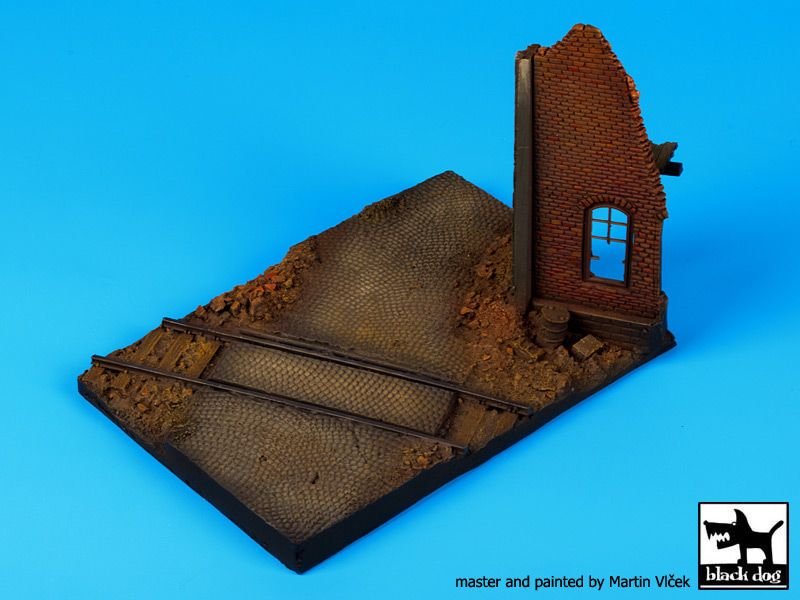 Black Dog D72018 Ruined house with railway crossing base 1/72 – zdjęcie 3