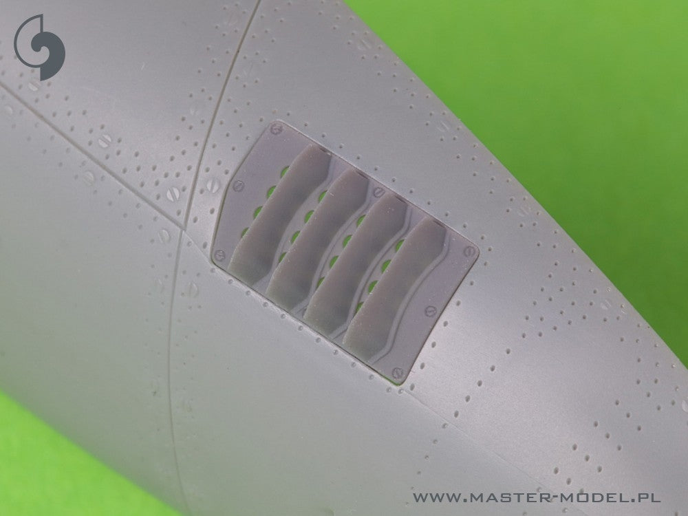 Master AM-32-138 P-51 Mustang - pokrywa wlotu powietrza do gaźnika - typ z żaluzjami dla RAF - wersja B (do modelu Tamiya) 1/32