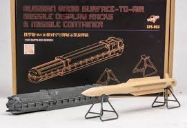 Meng Model SPS-063 9M38 Surface-to-air Missile Display Racks &amp;amp; Missile Container 1/35