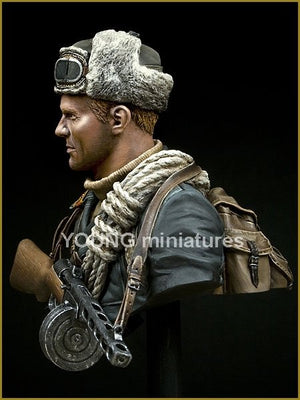 Young Miniatures YM1827 SOVIET MOUNTAINEER OFFICER 1942 1/10 – image 2