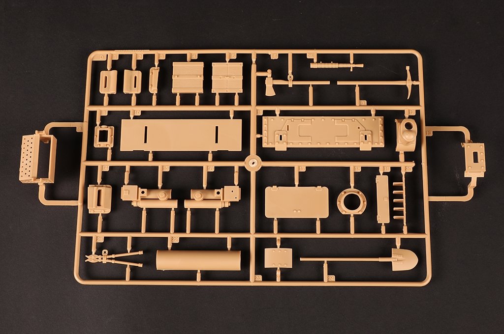 Hobby Boss 82603 38(t) tank E/F type 1/16 – image 21