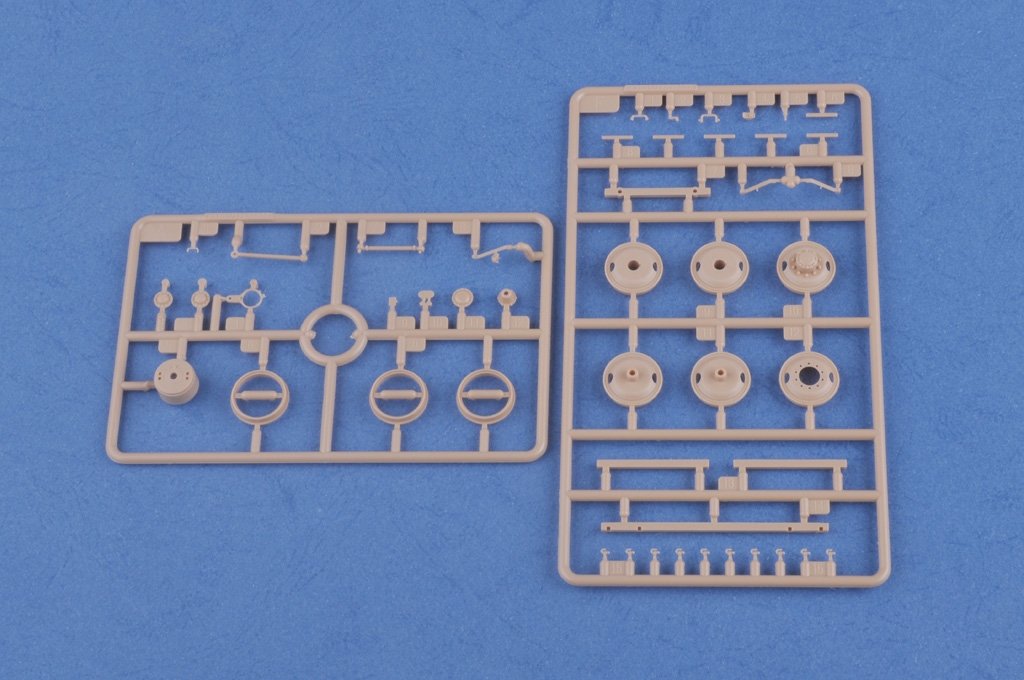 Hobby Boss 83801 US White 666 Cargo Hard Top 1/35 – image 9
