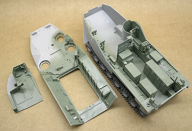 Hobby Boss 82411 AAVR-7A1 Assault Amphibian Vehicle Recovery 1/35 – zdjęcie 2