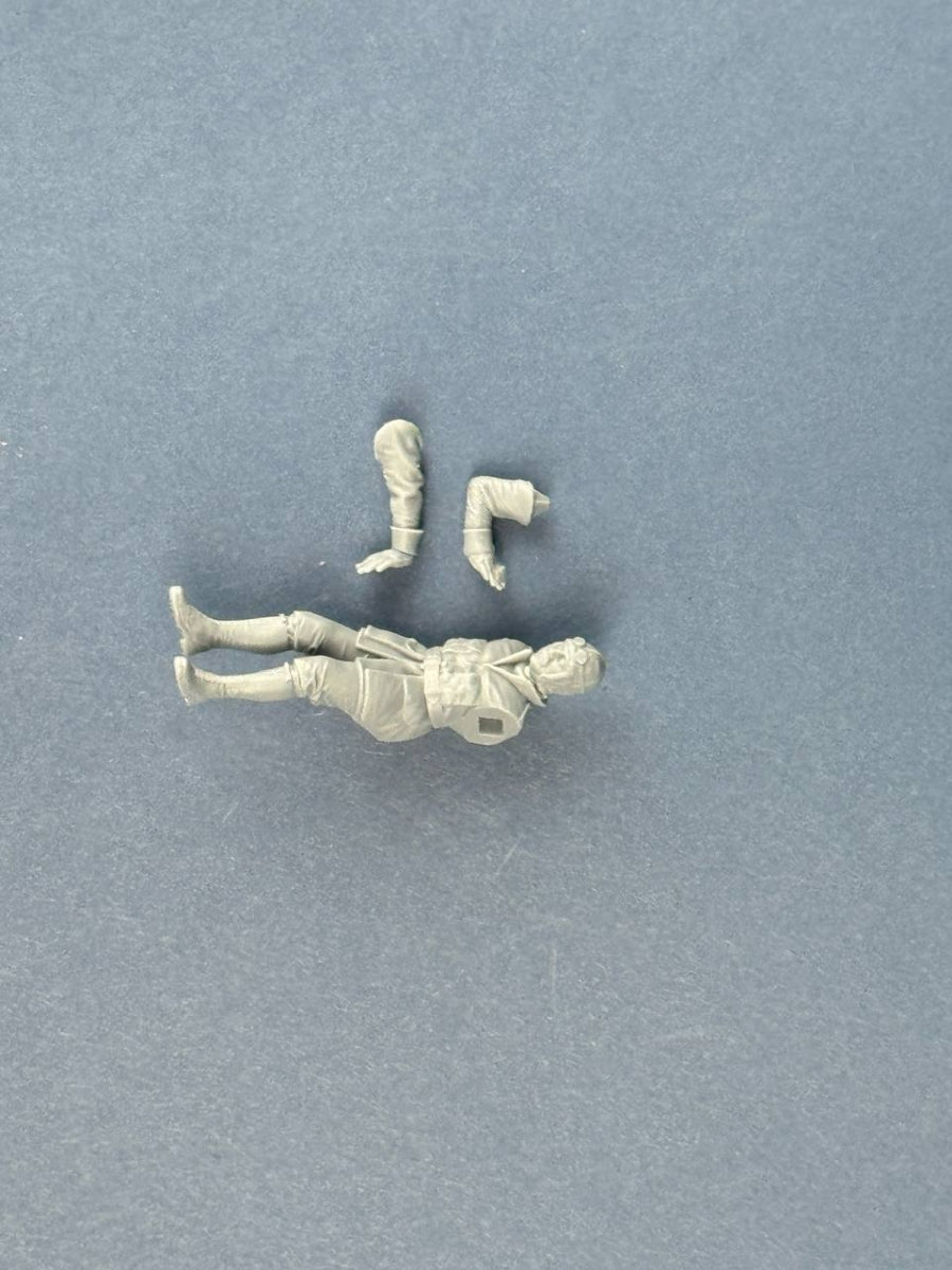 Copper State Models F32-071 French Airman Jumping from His Nieuport 1/32 – image 3