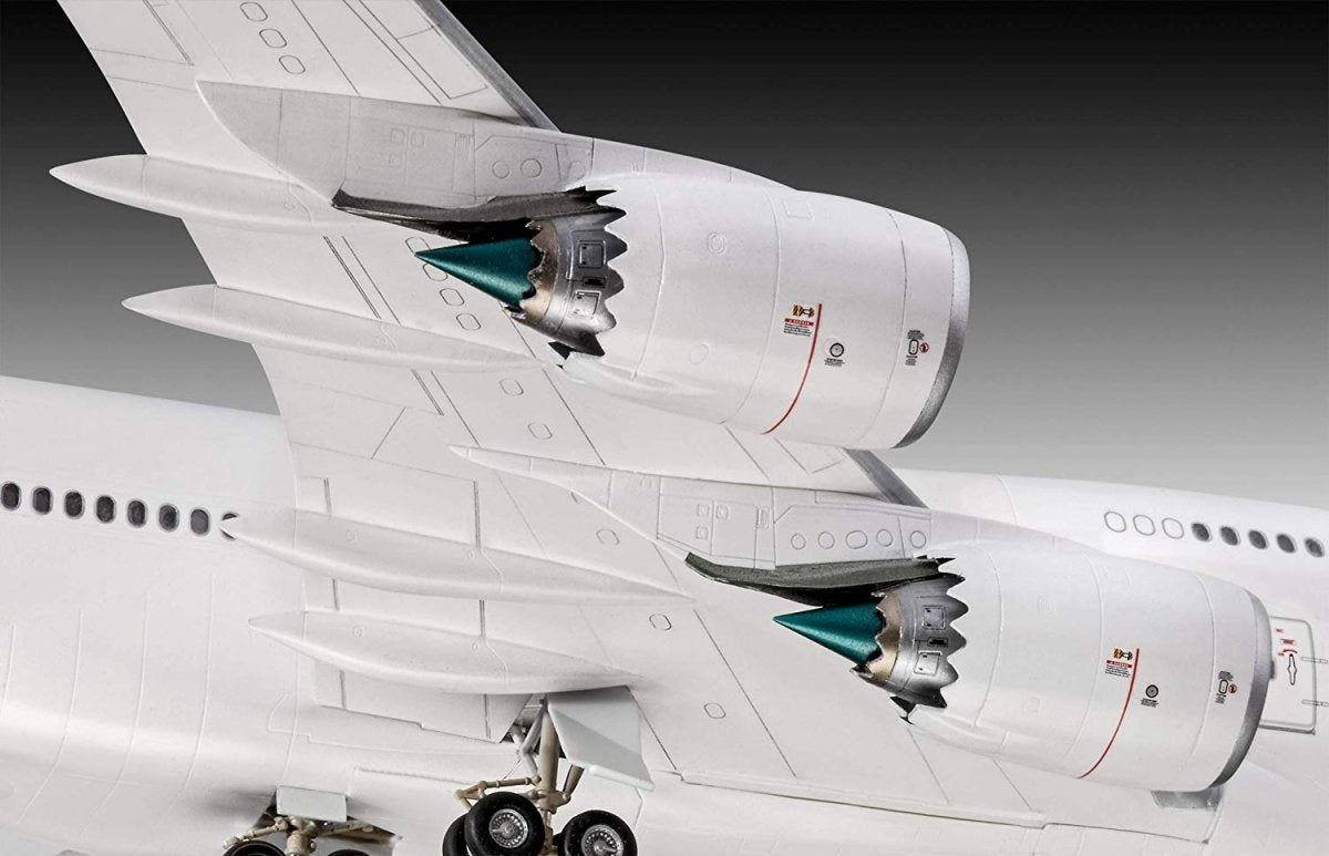 Revell 03891 Boeing 747-8 Lufthansa New Livery 1/144 – image 5