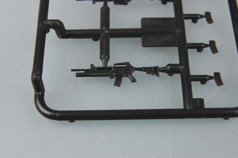 Trumpeter 00506 American machine gun AR-15/M16/M4 FAMILY-M4/M203 and M4A1 1/35 – zdjęcie 3