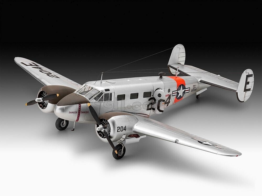 Revell 63811 Beechcraft Model 18 - model set 1/72 – zdjęcie 7