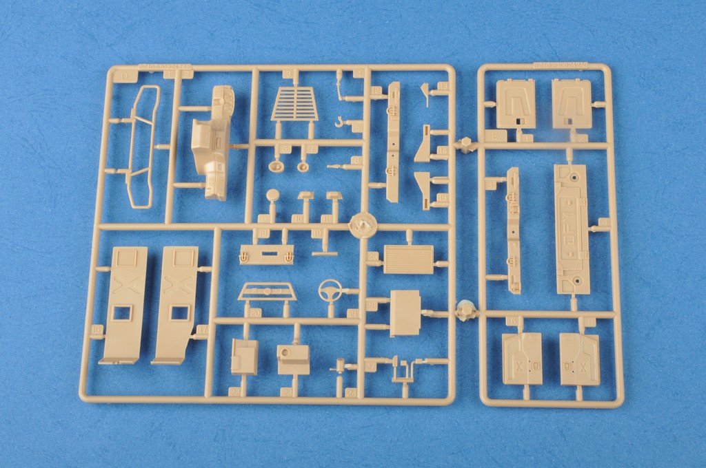 Hobby Boss 82469 Meng Shi 1.5 ton Military Light Utility Vehicle 1/35 – image 7