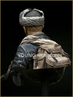 Young Miniatures YM1827 SOVIET MOUNTAINEER OFFICER 1942 1/10 – image 7