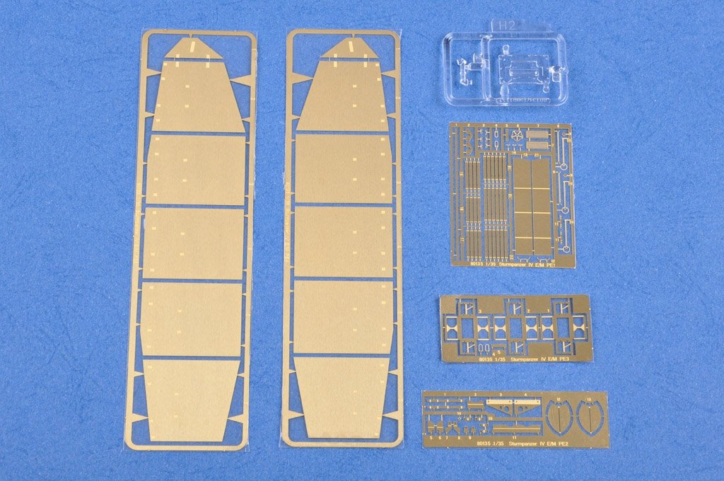 Hobby Boss 80135 German STURMPANZER IV EARLY VERSION MID PRODUCTION W/INTERIOR – zdjęcie 4