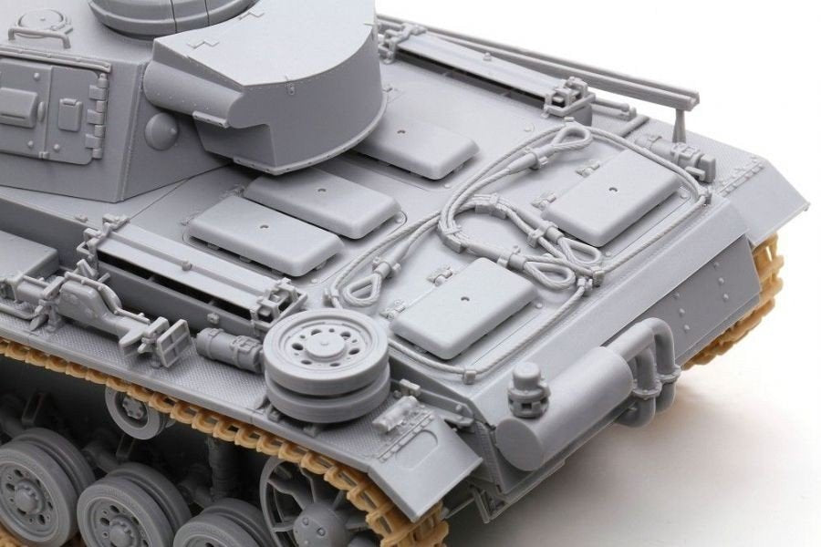 Cyber Hobby 6616 Sd.Kfz.141/3 Pz.Kpfw.III (FL) 1/35 – immagine 9