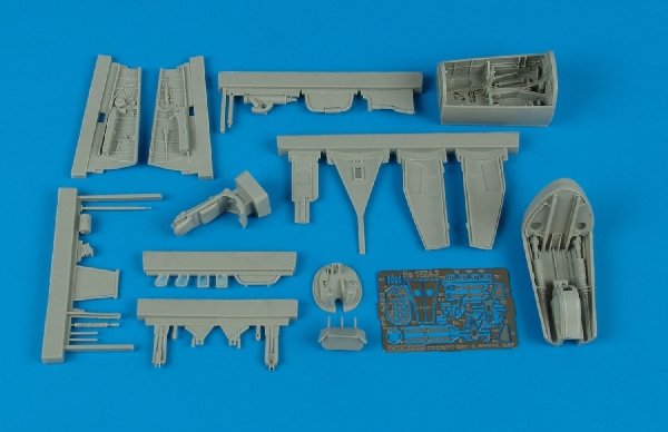 Ensemble cockpit et puits de train d'atterrissage Aires 4359 He 162A 1/48 Tamiya