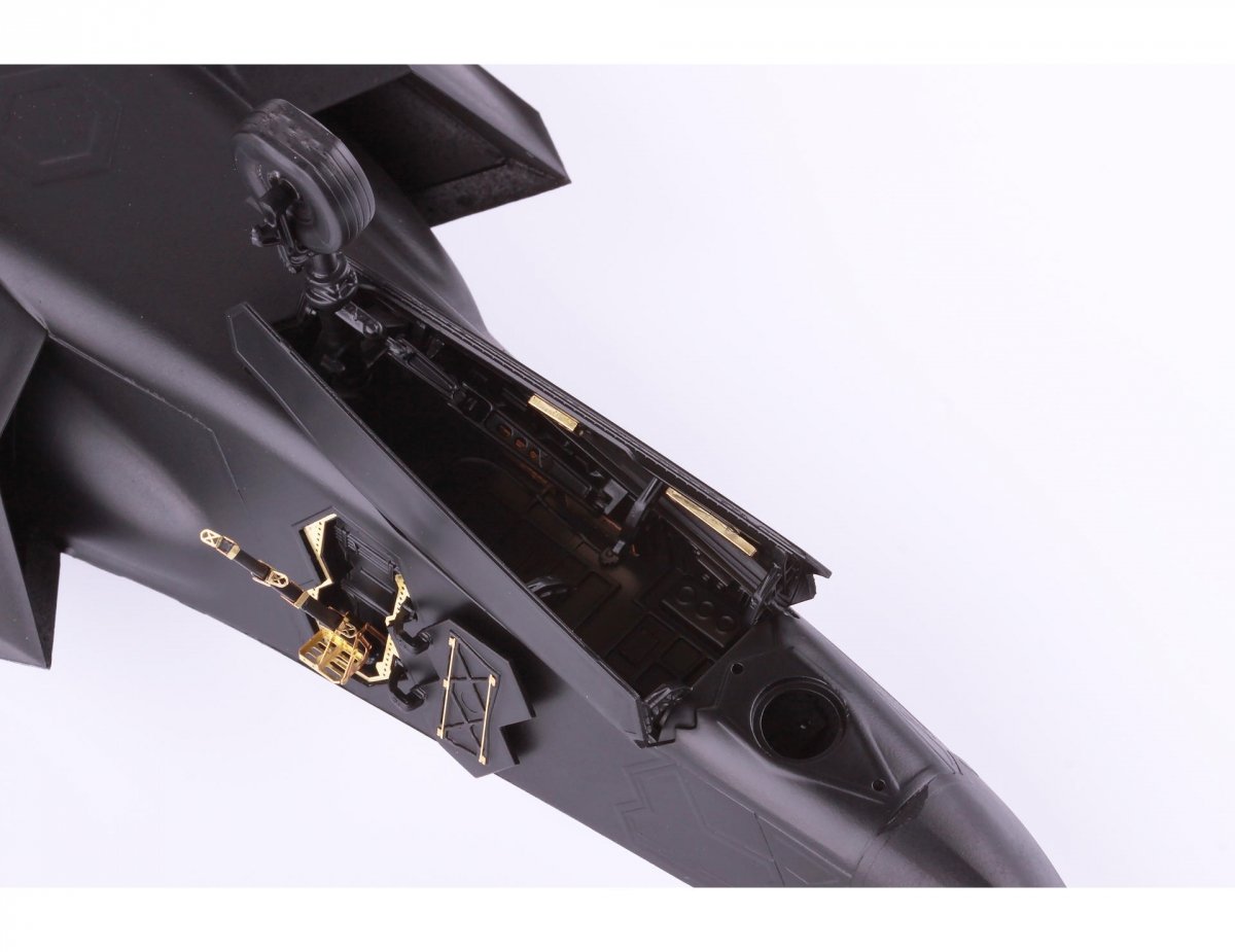 Eduard 32405 F-35A wheel bays &amp;amp; bomb bays F-35A wheel bays &amp;amp; bomb bays ITALERI 1/32 – image 3