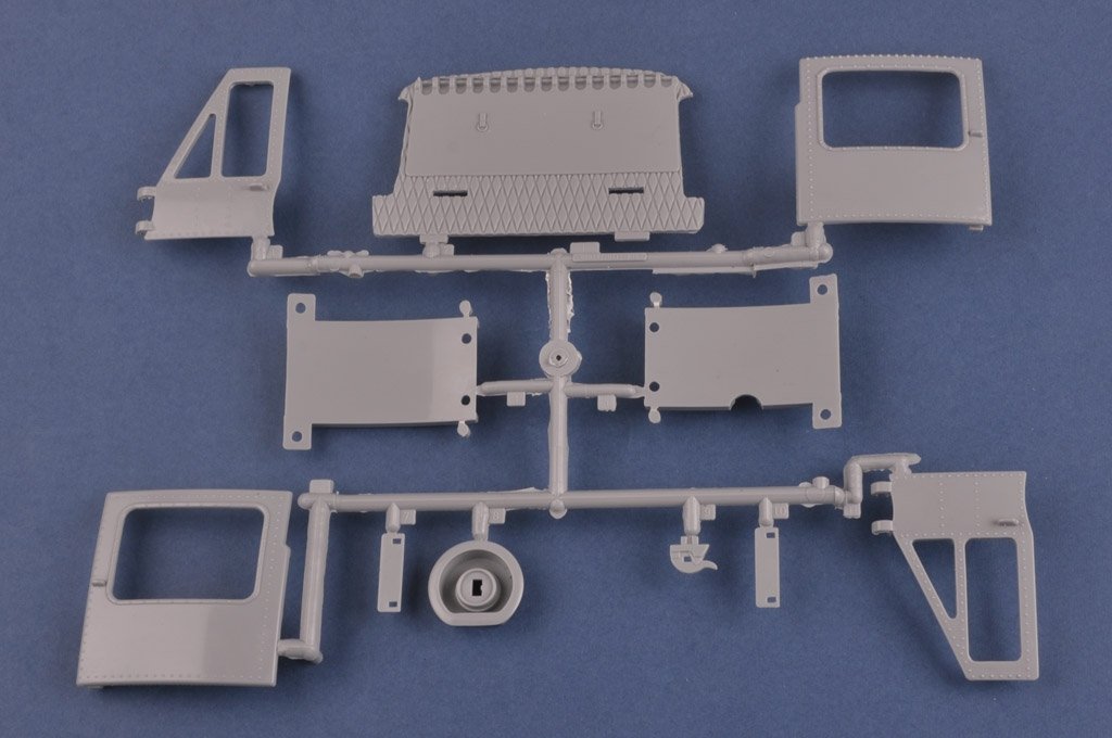 Hobby Boss 81807 UH-1 HUEY B/C 1/18 – zdjęcie 10