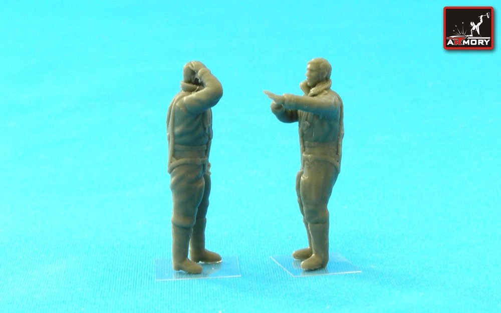 Armory Models F7224a RAF WWII crewmen in high altitude outfit – “Flight Stories” 1/72 – image 4