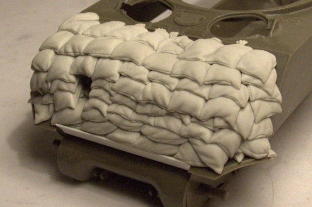 Panzer Art RE35-116 Sand armor for M4A3 Sherman tanks (HVSS Suspension) 1/35 – image 4