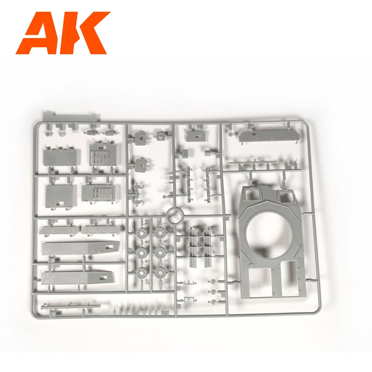 AK Interactive AK35504-A PZ.KPFW.IV AUSF.D AFRIKA KORPS + DAK PANZERFAHRER 1/35 – image 12