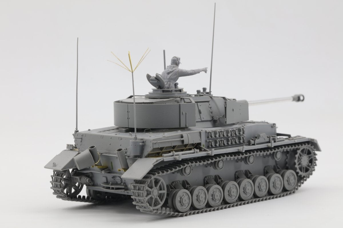 Border Model BT-006 Pz.Beob.Wg. IV Ausf. J w/Commander&amp;amp;Infantry 1/35 – zdjęcie 4