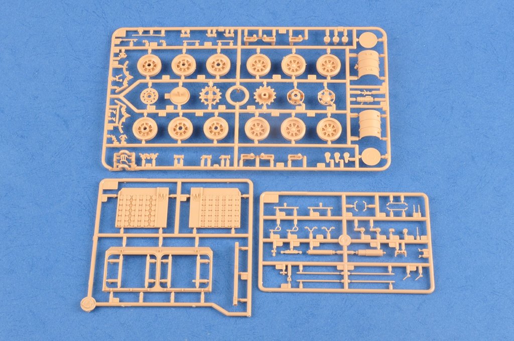 Hobby Boss 83835 GCT 155mm AU-F1 SPH Based on T-72 1/35 – image 5