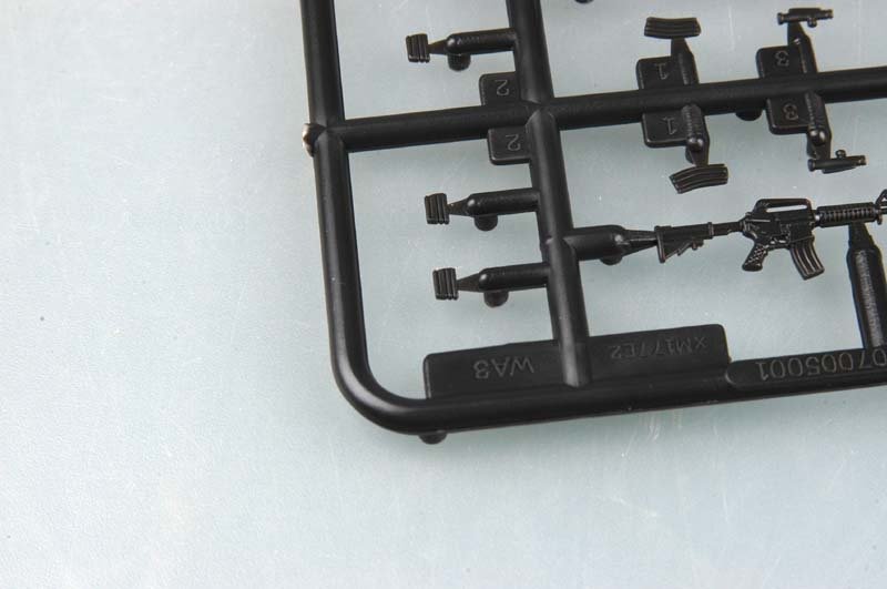 Trumpeter 00505 American machine gun AR-15/M16/M4 FAMILY-XM117 E1/E2 1/35 – zdjęcie 5