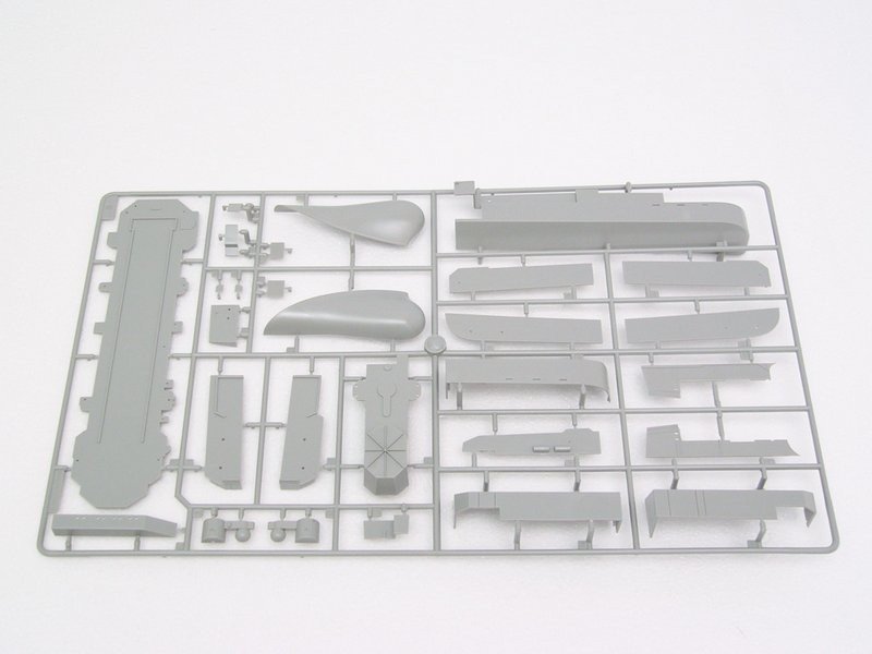 Trumpeter 05606 USSR Admiral Kuznetsov aircraft carrier 1/350 – image 23