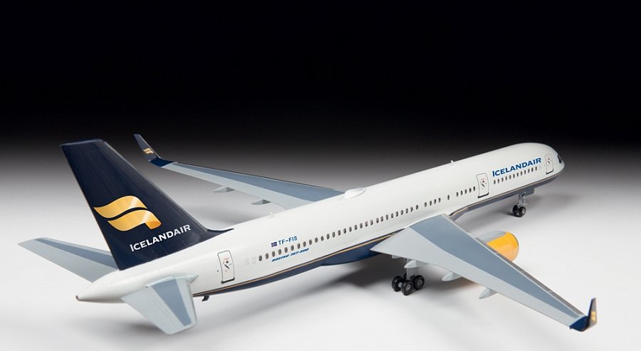 Zvezda 7032 Civil airliner Boeing 757-200 1/144 – zdjęcie 3