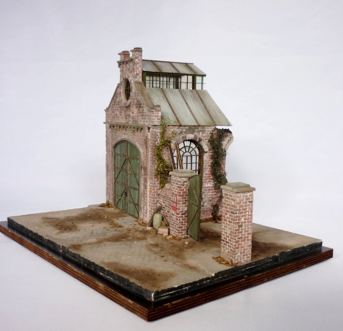RT-Diorama 35289 Diorama-Base: Industrial Workshop 1/35 – image 7