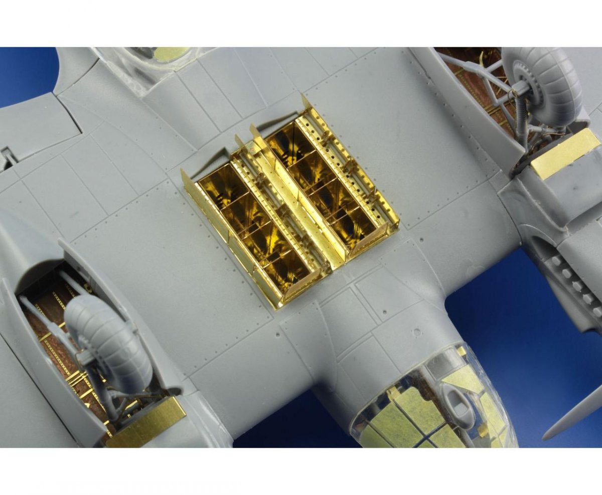 Eduard 72610 He 111P-2 bomb bay 1/72 AIRFIX – image 3