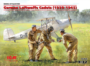 ICM 32103 German Luftwaffe Cadets (1939-1945) (3 figures) 1/32