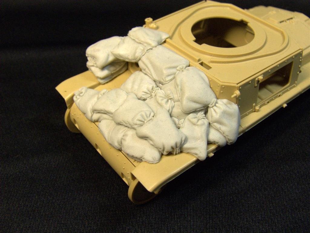 Panzer Art RE35-083 Sand armor for Fiat 13/40 (Tamiya Kit) 1/35 – zdjęcie 4