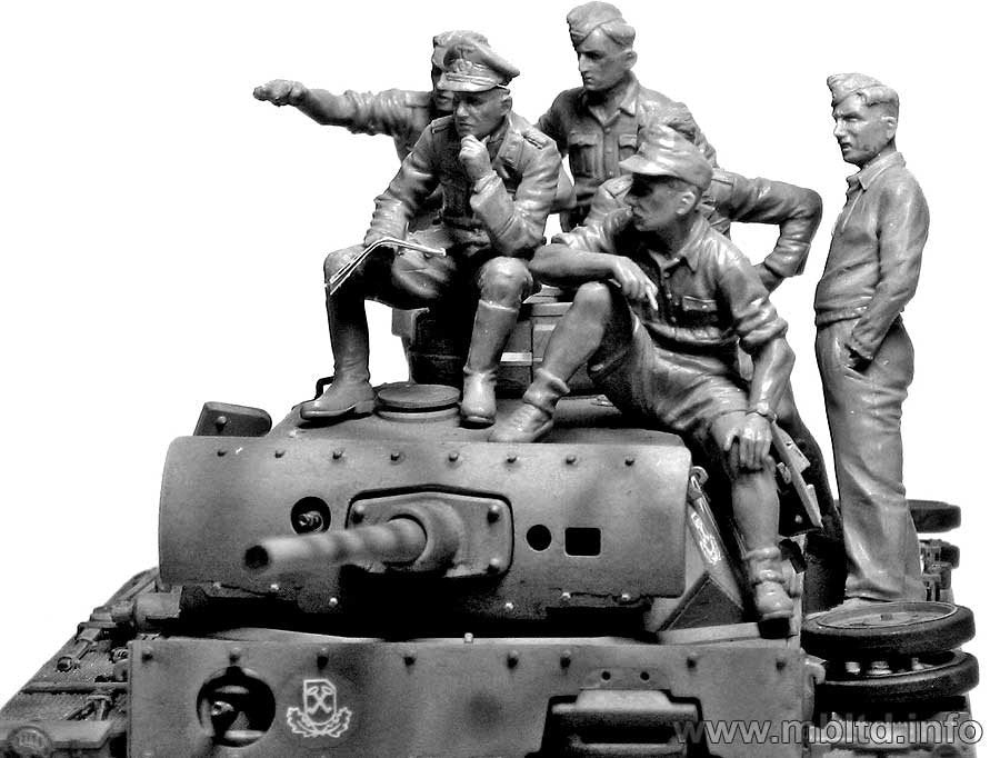 Master Box 3561 Rommel and German Tank Crew (DAK, 1941-1943) 1/35 – image 5