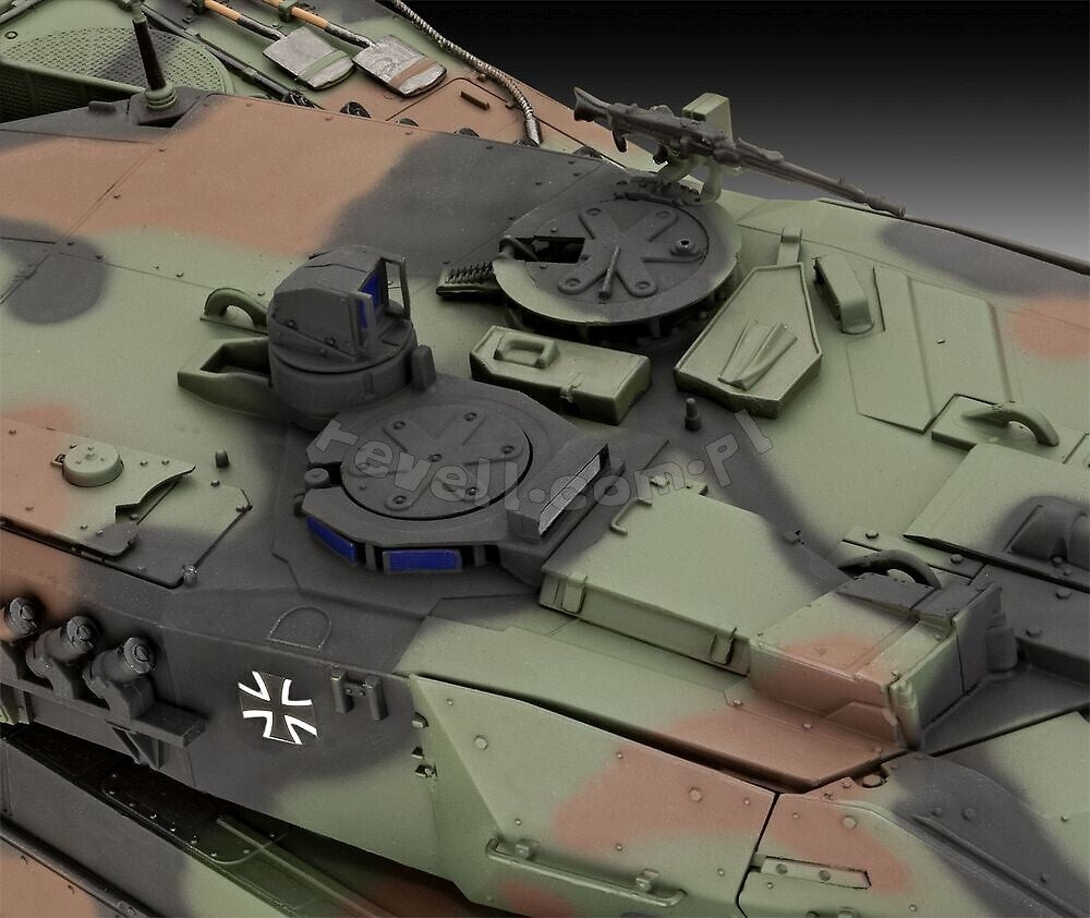 Revell 63342 Leopard 2 A6M+ Model Set 1/35 – image 4