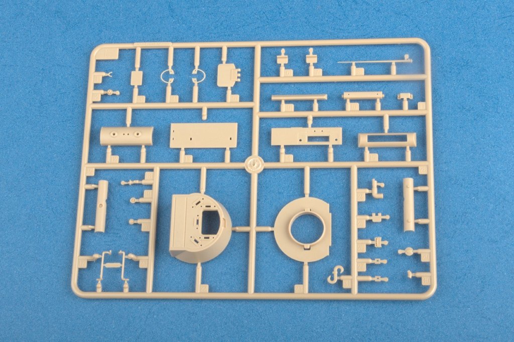 Hobby Boss 83804 German Pz.Kpfw.I Ausf.F (VK18.01)-Early 1/35 – zdjęcie 6