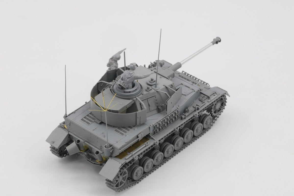 Border Model BT-006 Pz.Beob.Wg. IV Ausf. J w/Commander&amp;amp;Infantry 1/35 – zdjęcie 5