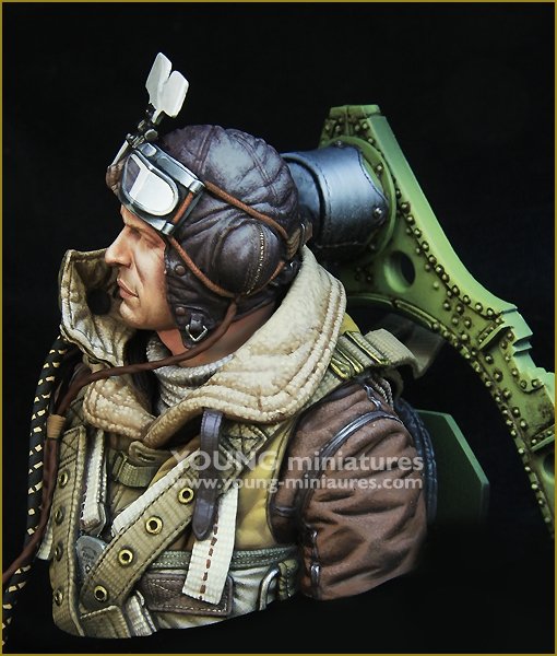 Young Miniatures YM1868 RAF Spitfire Mk.l Pilot WWll 1/10 – image 4
