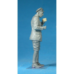 Copper State Models F35-002 British Armored Car Division Serviceman on Tea Break 1/35 – image 2