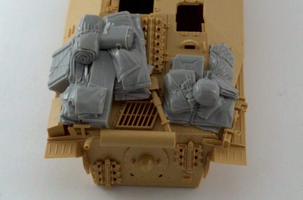 Panzer Art RE35-573 Stowage set for “Hetzer” 1/35 – image 3
