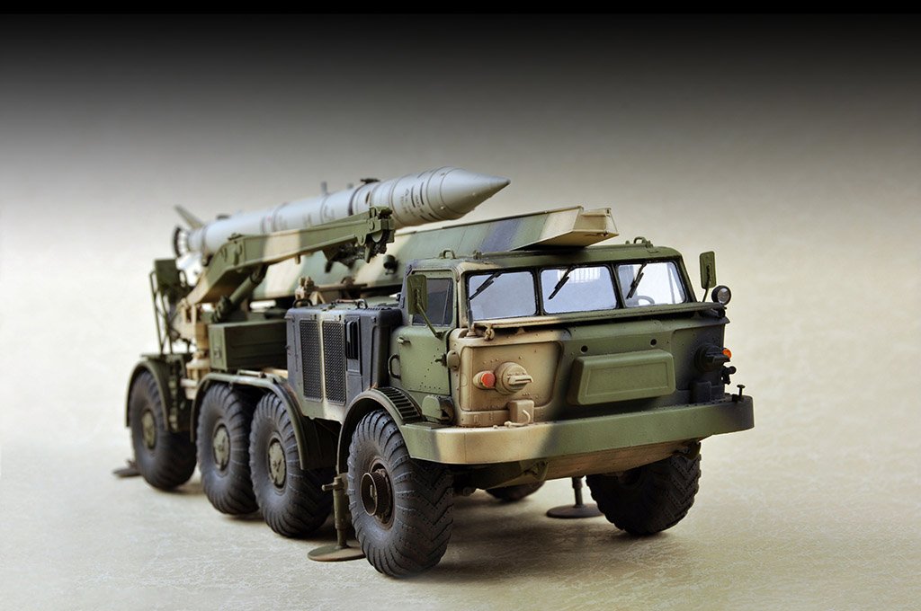 Trumpeter 07179 Russian 9P113 TEL w/9M21 Rocket of 9K52 Luna-M Frog-7 tactical rocket 1/72 – image 2