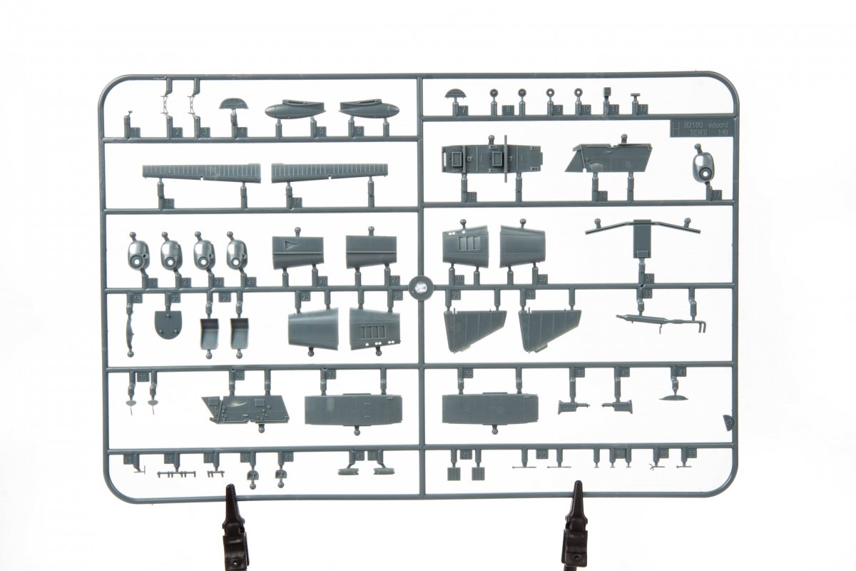 Eduard 82183 Z-326/ C-305 Trenér Master 1/48 – zdjęcie 9