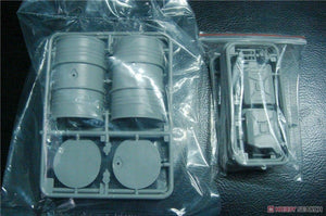 Classy Hobby MC16002 WWII German 20L Jerry Can &amp;amp; 200L Fuel Drum Set 1/16 – image 3